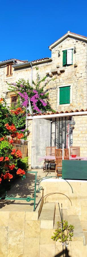 Apartment Alena With Terrace And Garden Center Jelsa Jelsa  Esterno foto
